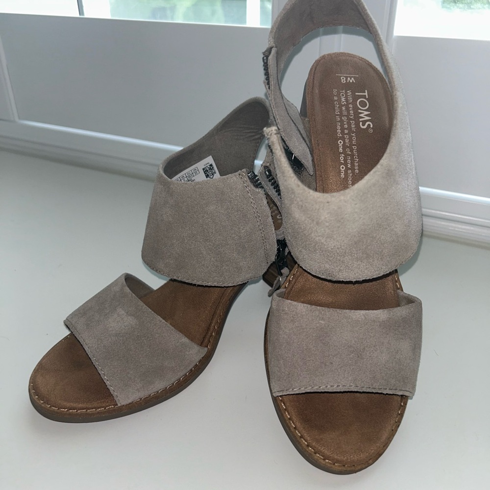 TOMS Women's Beige Sandals